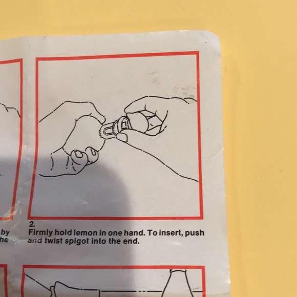 2 Vintage Lemon Squeezer’s - Picture 14 of 16